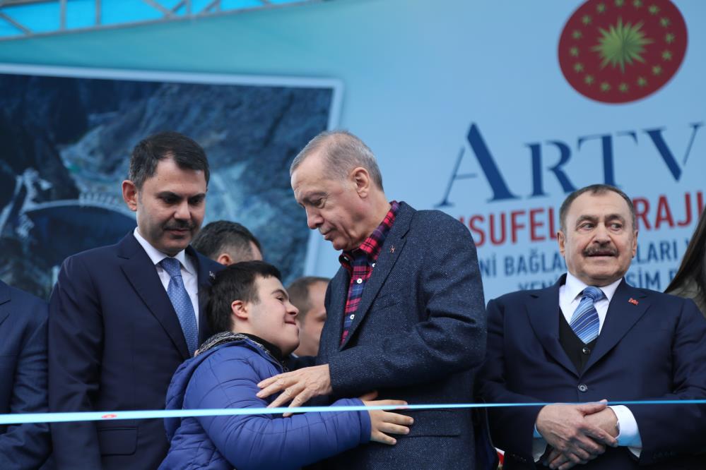 Cumhurbaşkanı Erdoğan Yusufeli'nde baraj su tutma törenine katıldı