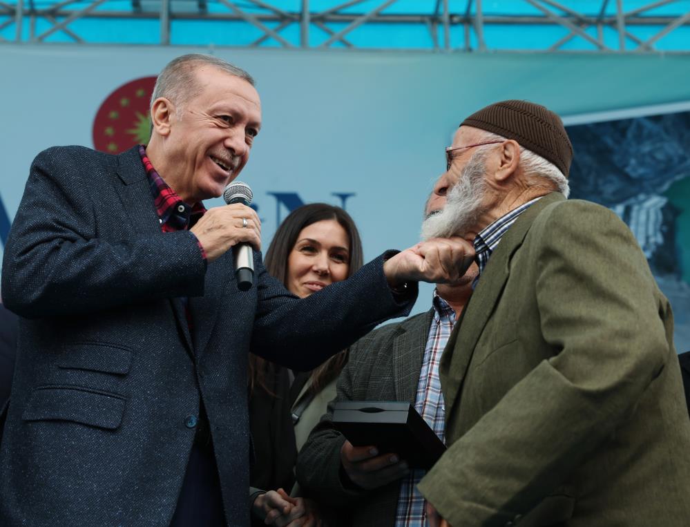 Cumhurbaşkanı Erdoğan Yusufeli'nde baraj su tutma törenine katıldı