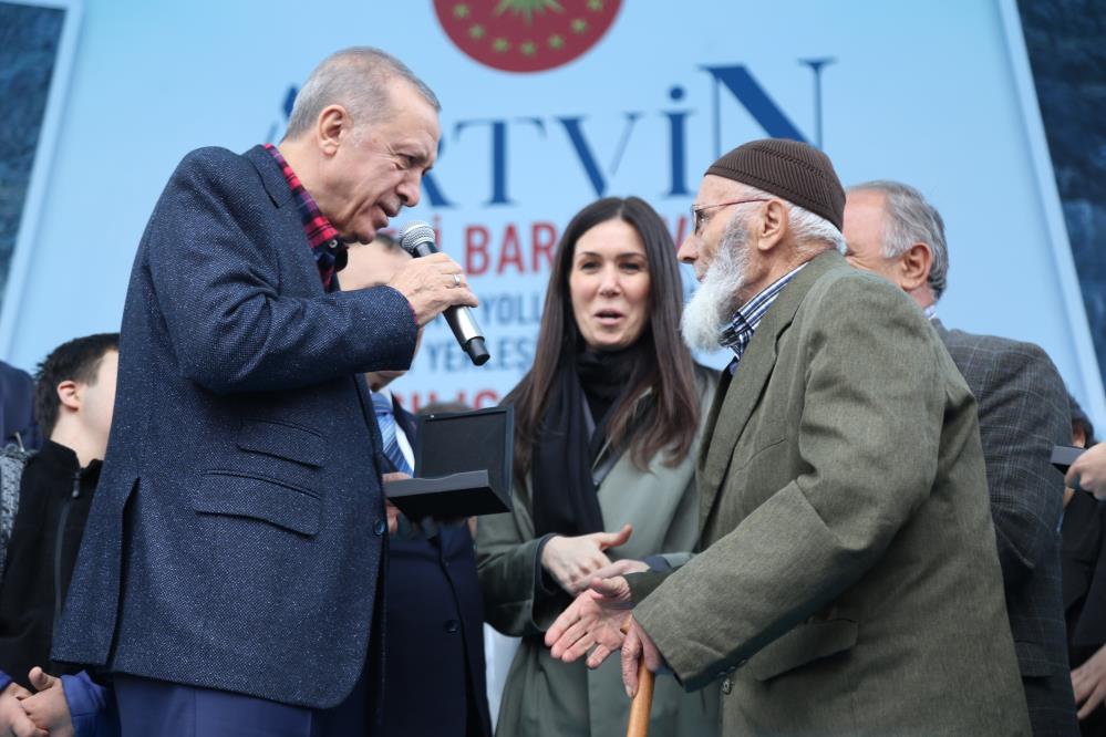 Cumhurbaşkanı Erdoğan Yusufeli'nde baraj su tutma törenine katıldı