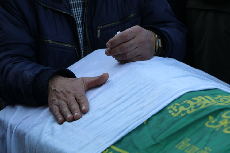 Biri çocuk 3 kişilik aile gözyaşları içerisinde son yolculuğuna uğurlandı