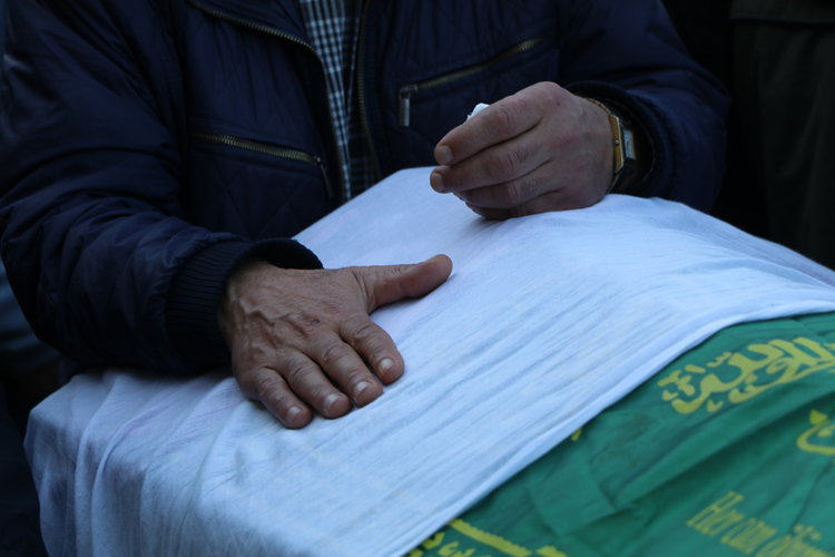 Biri çocuk 3 kişilik aile gözyaşları içerisinde son yolculuğuna uğurlandı
