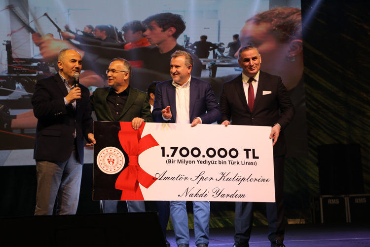 Rize'deki Sporun yıldızları ödül töreni