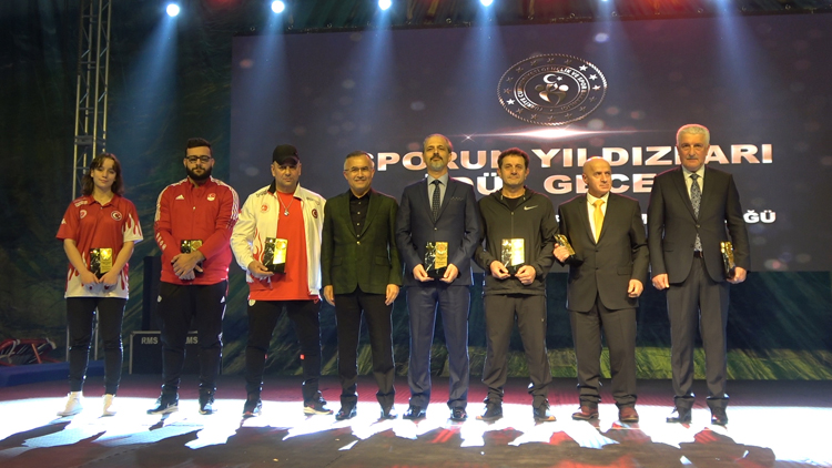 Rize'deki Sporun yıldızları ödül töreni