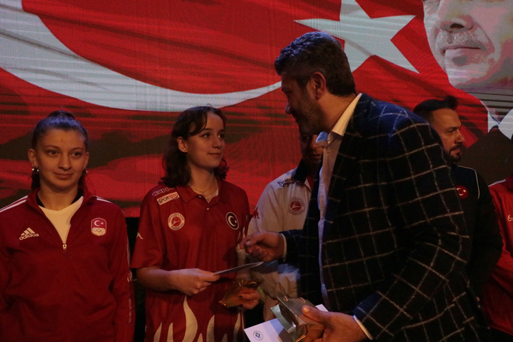 Rize'deki Sporun yıldızları ödül töreni