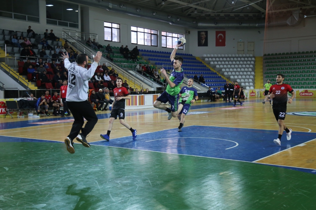 Rize Belediyespor Hentbol Takımı 3'te 3 yaptı
