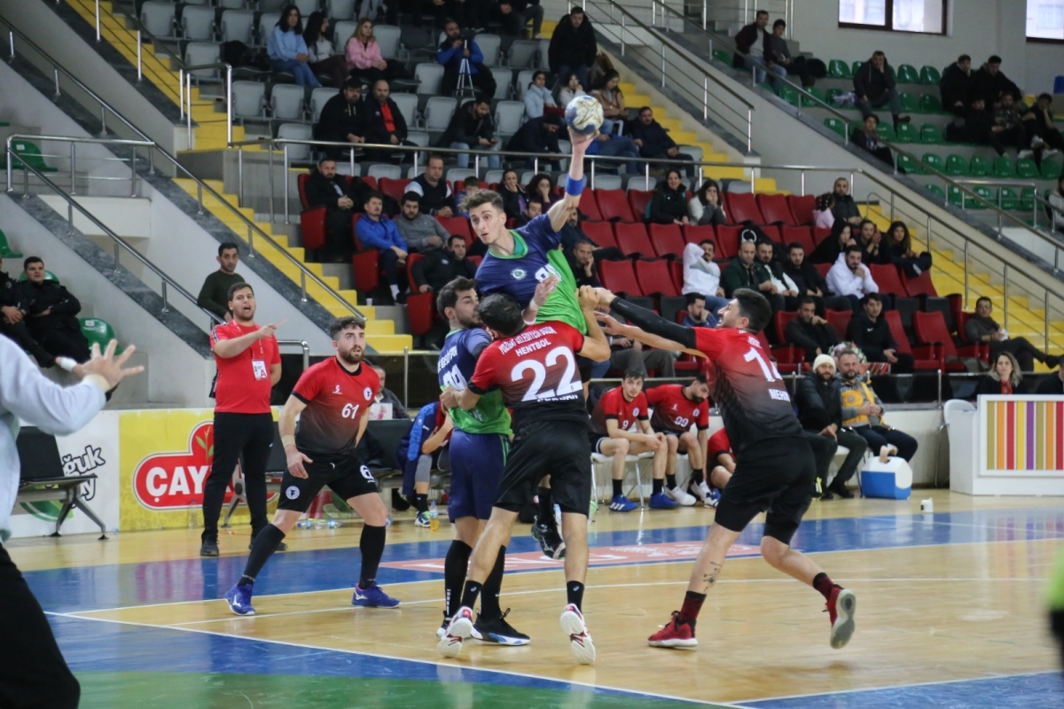 Rize Belediyespor Hentbol Takımı 3'te 3 yaptı