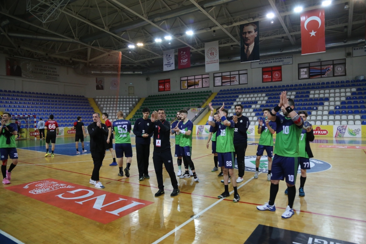 Rize Belediyespor Hentbol Takımı 3'te 3 yaptı