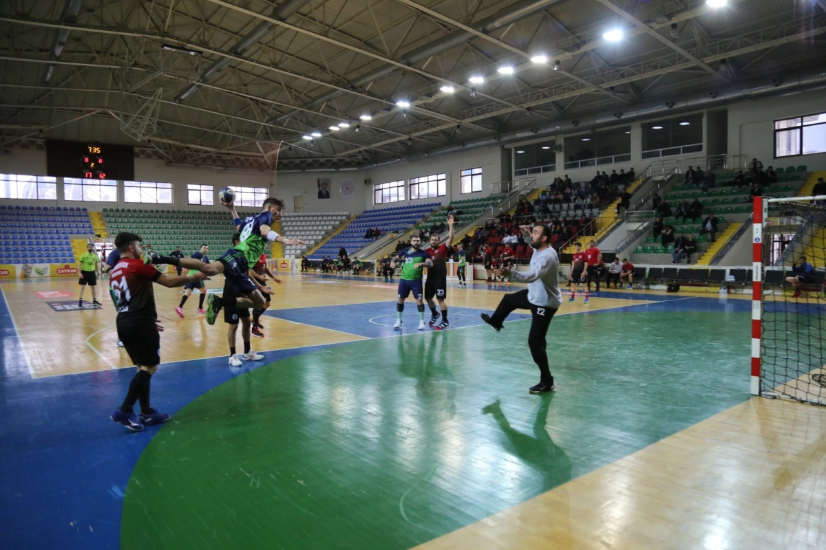 Rize Belediyespor Hentbol Takımı 3'te 3 yaptı