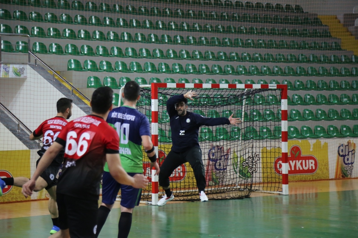 Rize Belediyespor Hentbol Takımı 3'te 3 yaptı