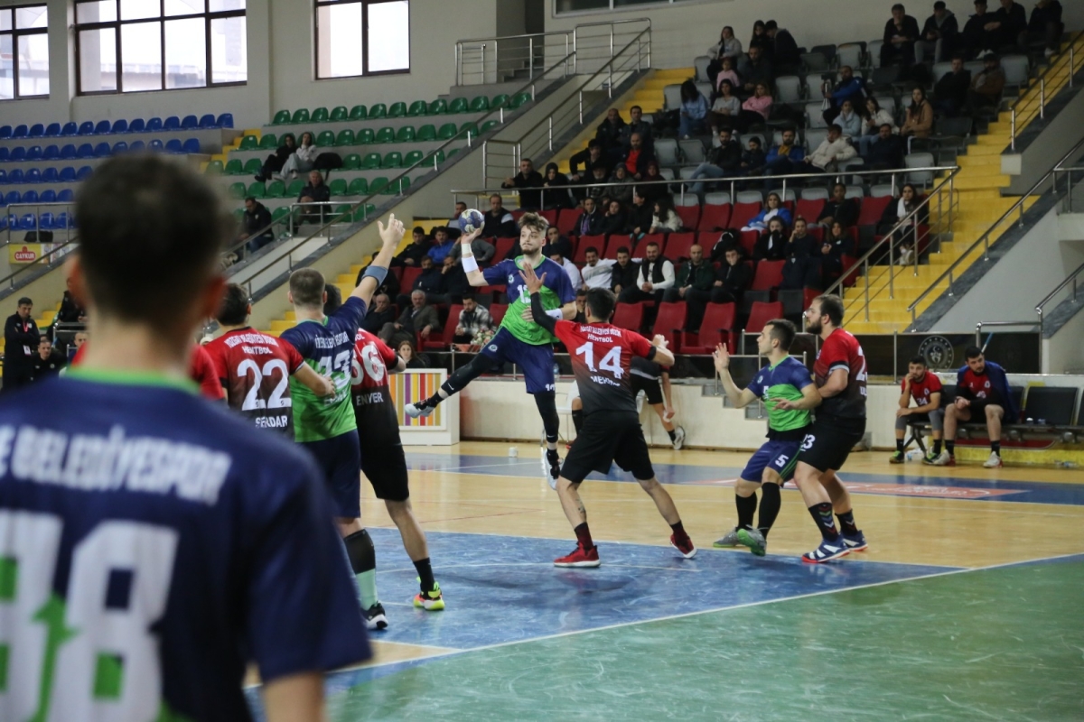 Rize Belediyespor Hentbol Takımı 3'te 3 yaptı