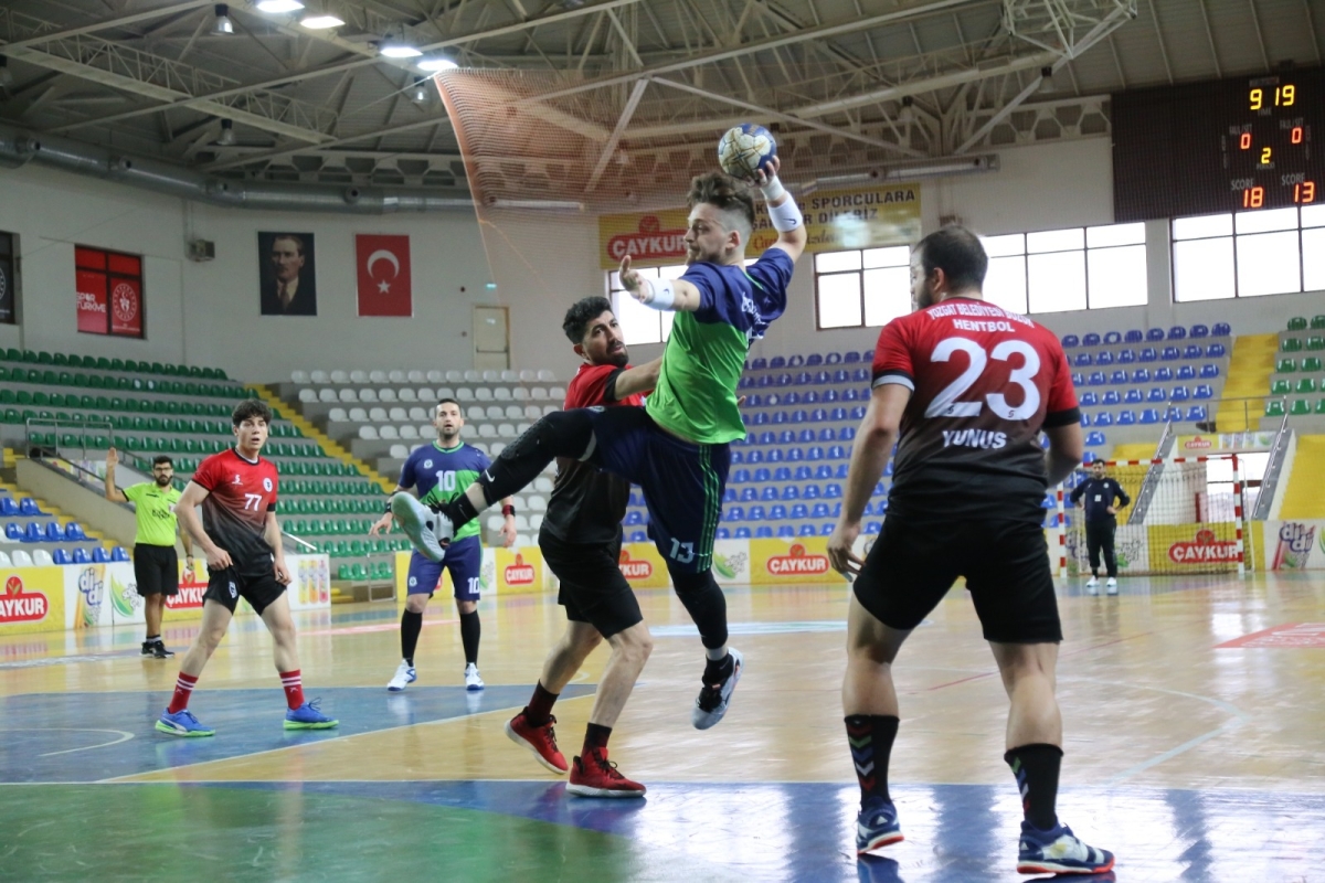 Rize Belediyespor Hentbol Takımı 3'te 3 yaptı