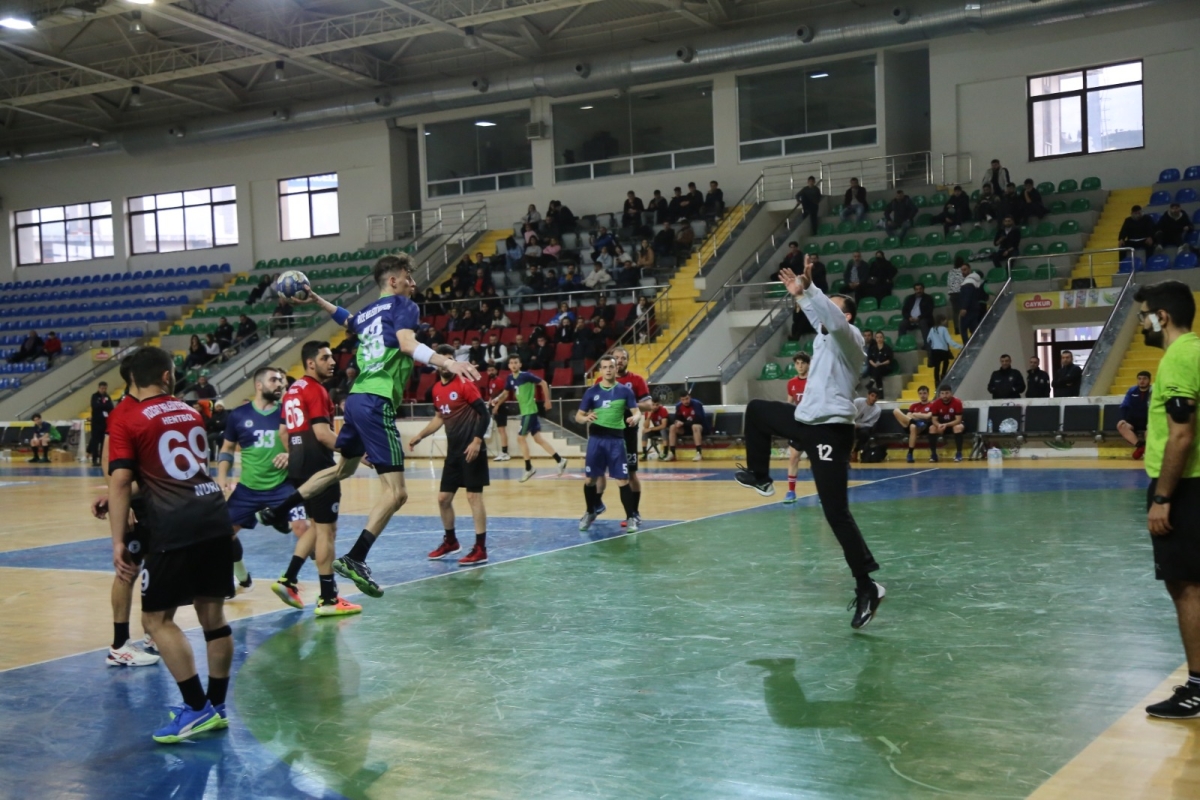 Rize Belediyespor Hentbol Takımı 3'te 3 yaptı