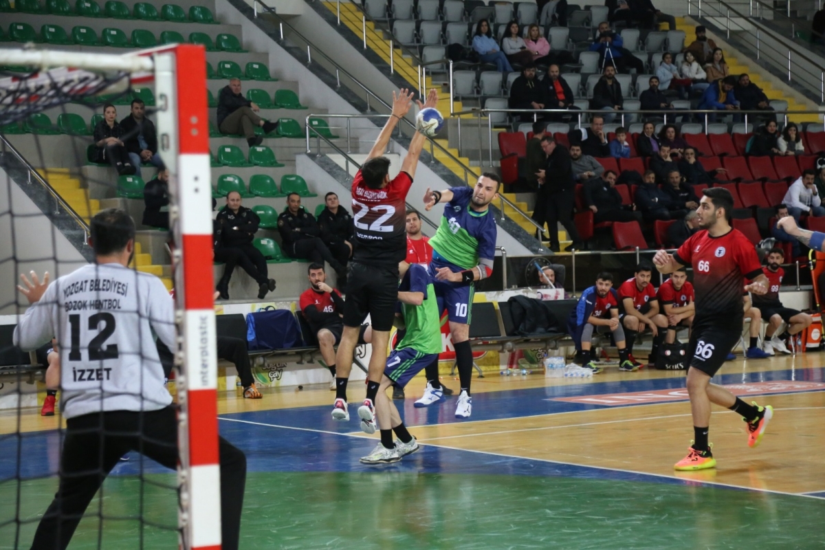 Rize Belediyespor Hentbol Takımı 3'te 3 yaptı