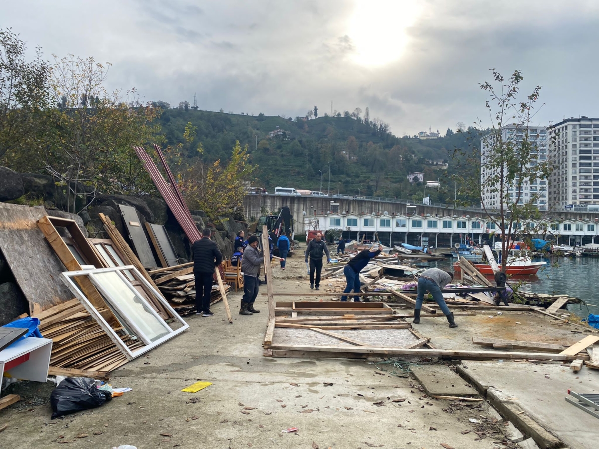 Rize’de balıkçı kulübeleri kaldırıldı
