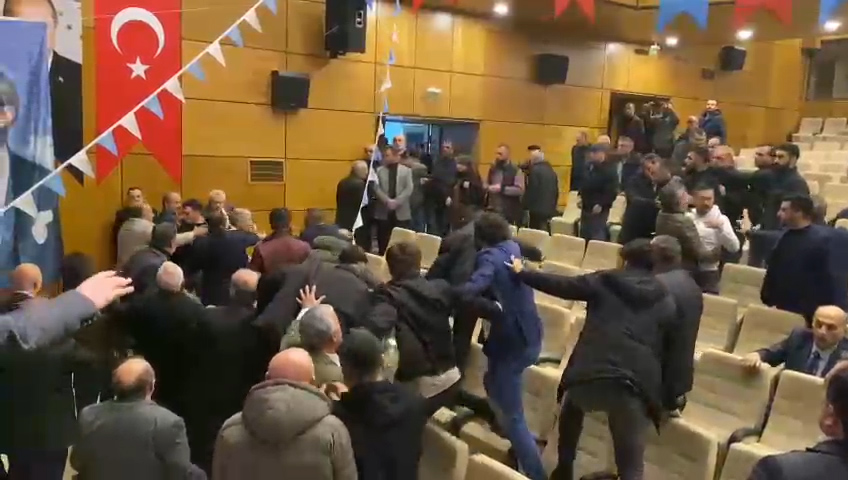 İYİ Parti'nin Merkez ilçe kongresinde kavga çıktı