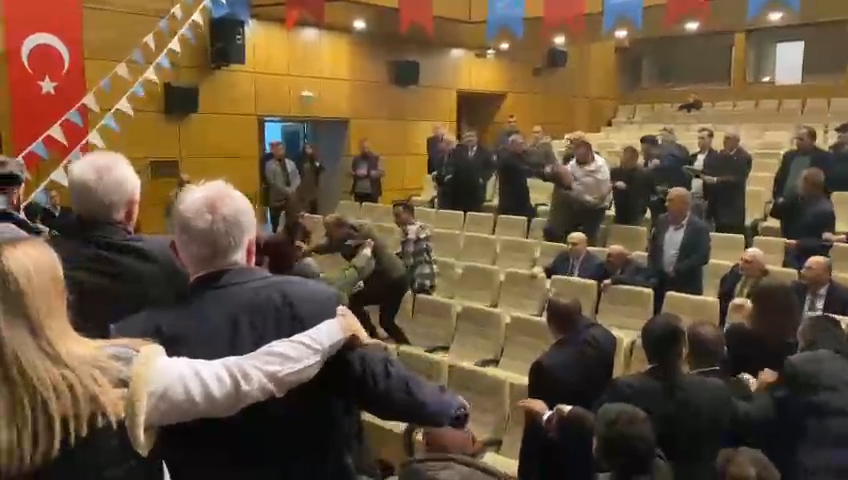 İYİ Parti'nin Merkez ilçe kongresinde kavga çıktı