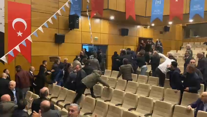 İYİ Parti'nin Merkez ilçe kongresinde kavga çıktı