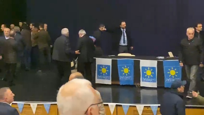 İYİ Parti'nin Merkez ilçe kongresinde kavga çıktı