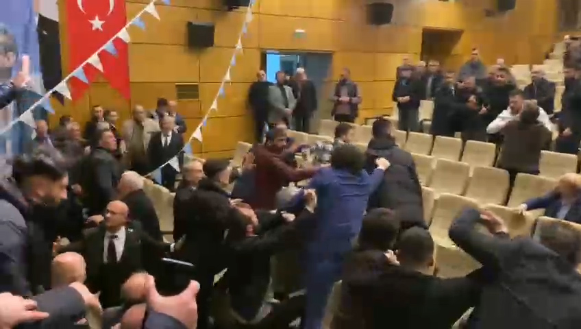 İYİ Parti'nin Merkez ilçe kongresinde kavga çıktı