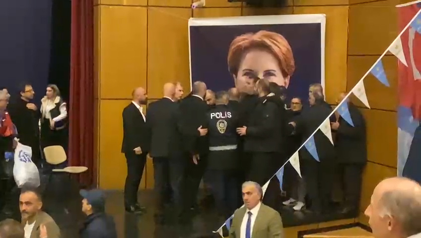 İYİ Parti'nin Merkez ilçe kongresinde kavga çıktı