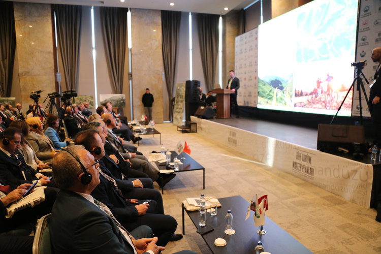 Rize'de ‘4 bölge, 4 mevsim, 365 gün sürdürülebilir turizm’ sempozyumu