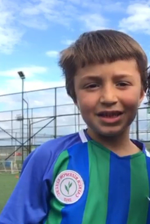 3 günlük yaşam savaşını kaybeden minik futbolcu toprağa verildi
