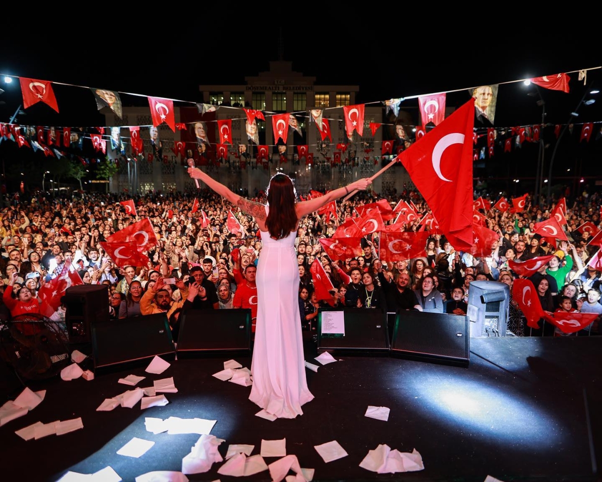 Melek Mosso konser fotoğrafları