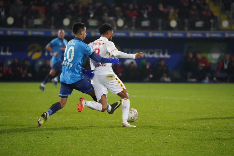 Çaykur Rizespor-Göztepe maçı fotoğrafları