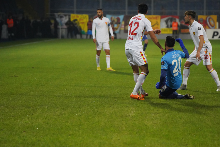 Çaykur Rizespor-Göztepe maçı fotoğrafları