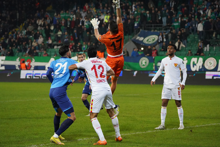 Çaykur Rizespor-Göztepe maçı fotoğrafları
