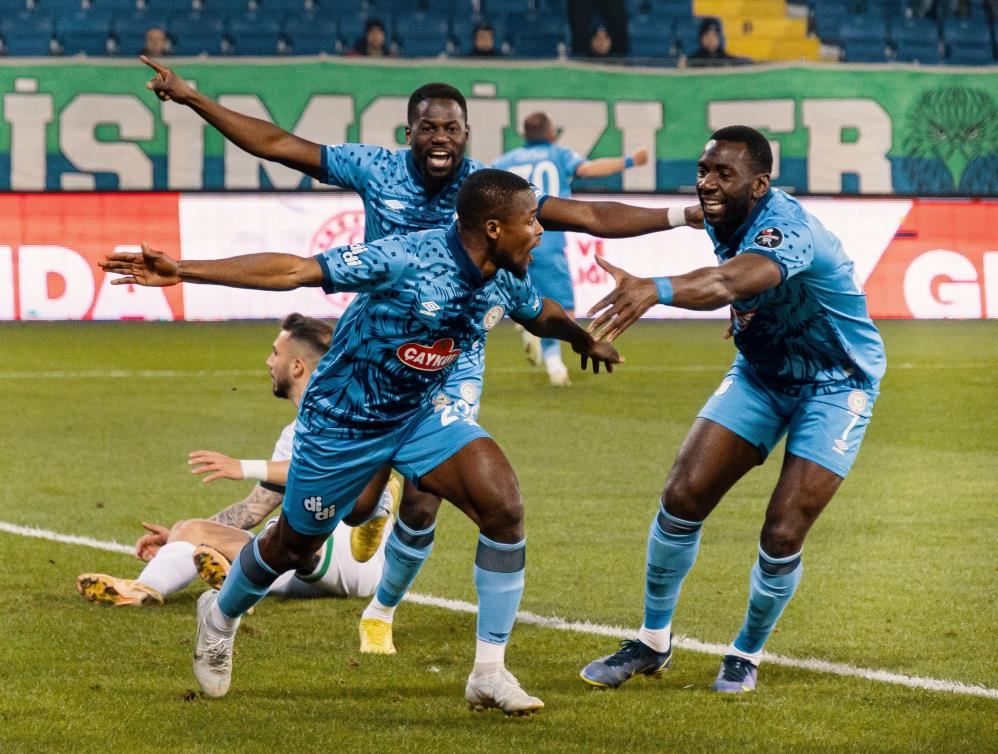 Rizespor-Denizlispor maçı fotoğrafları