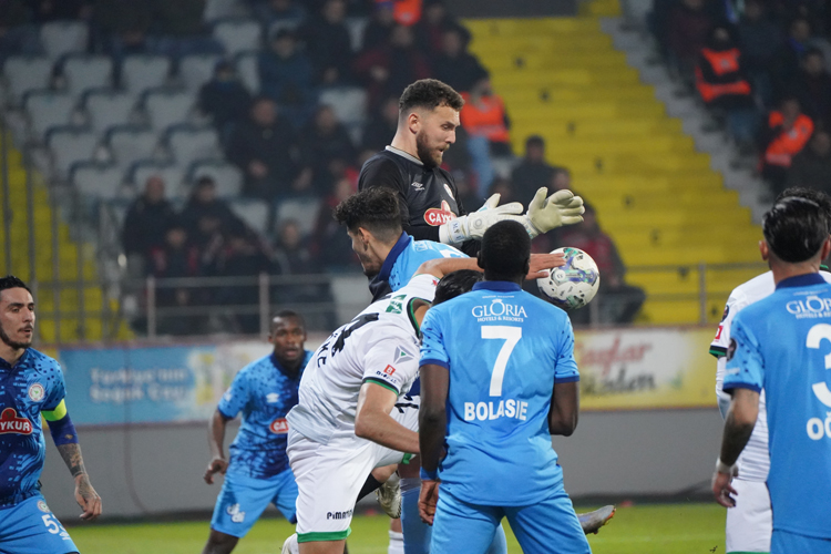 Rizespor-Denizlispor maçı fotoğrafları