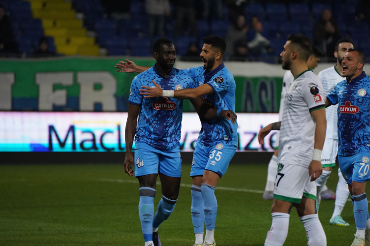 Rizespor-Denizlispor maçı fotoğrafları