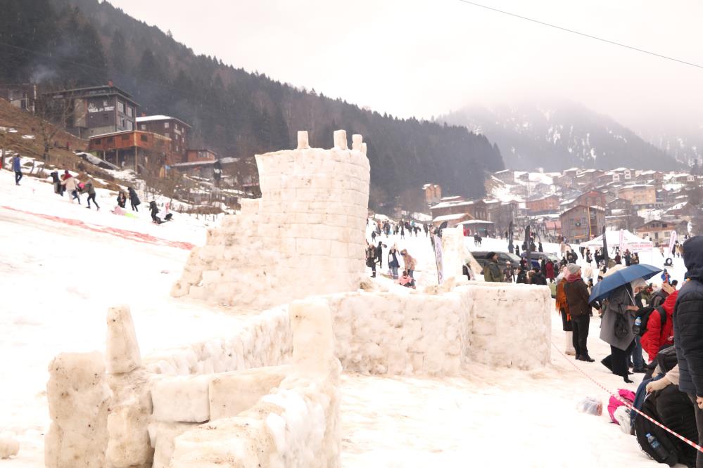 Ayder Kardan Adam Festivali'nin son günü renkli görüntülere sahne oldu