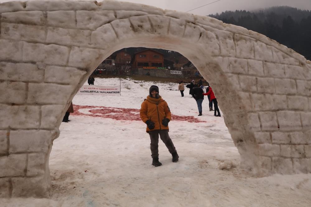 Ayder Kardan Adam Festivali'nin son günü renkli görüntülere sahne oldu