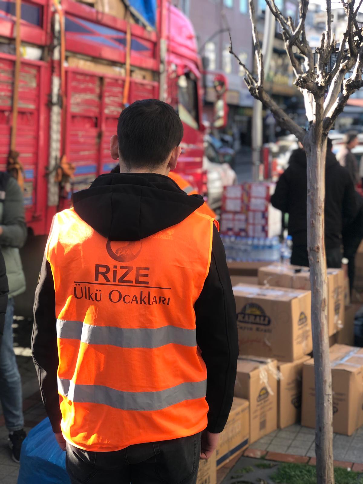 Rize Ülkü Ocakları depremzedeler için seferber oldu