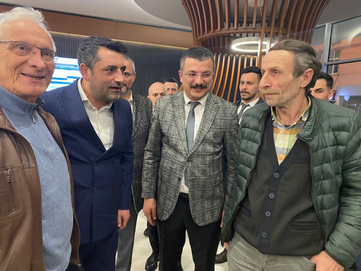 MHP Rize Milletvekilleri sokak sokak geziyor