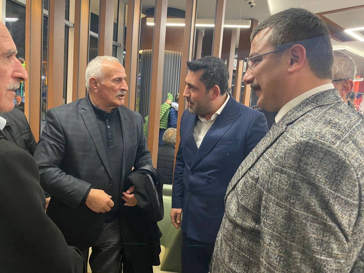 MHP Rize Milletvekilleri sokak sokak geziyor
