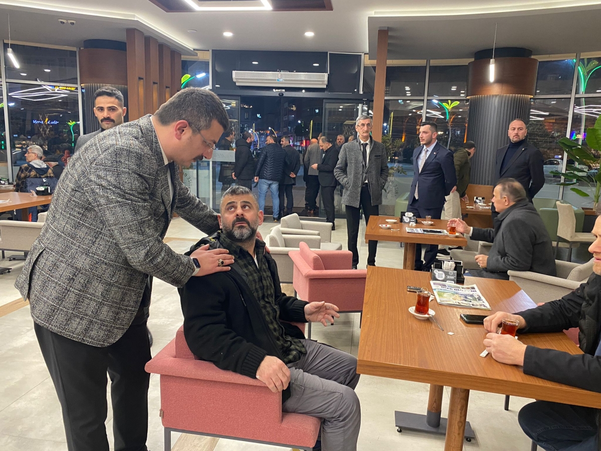 MHP Rize Milletvekilleri sokak sokak geziyor