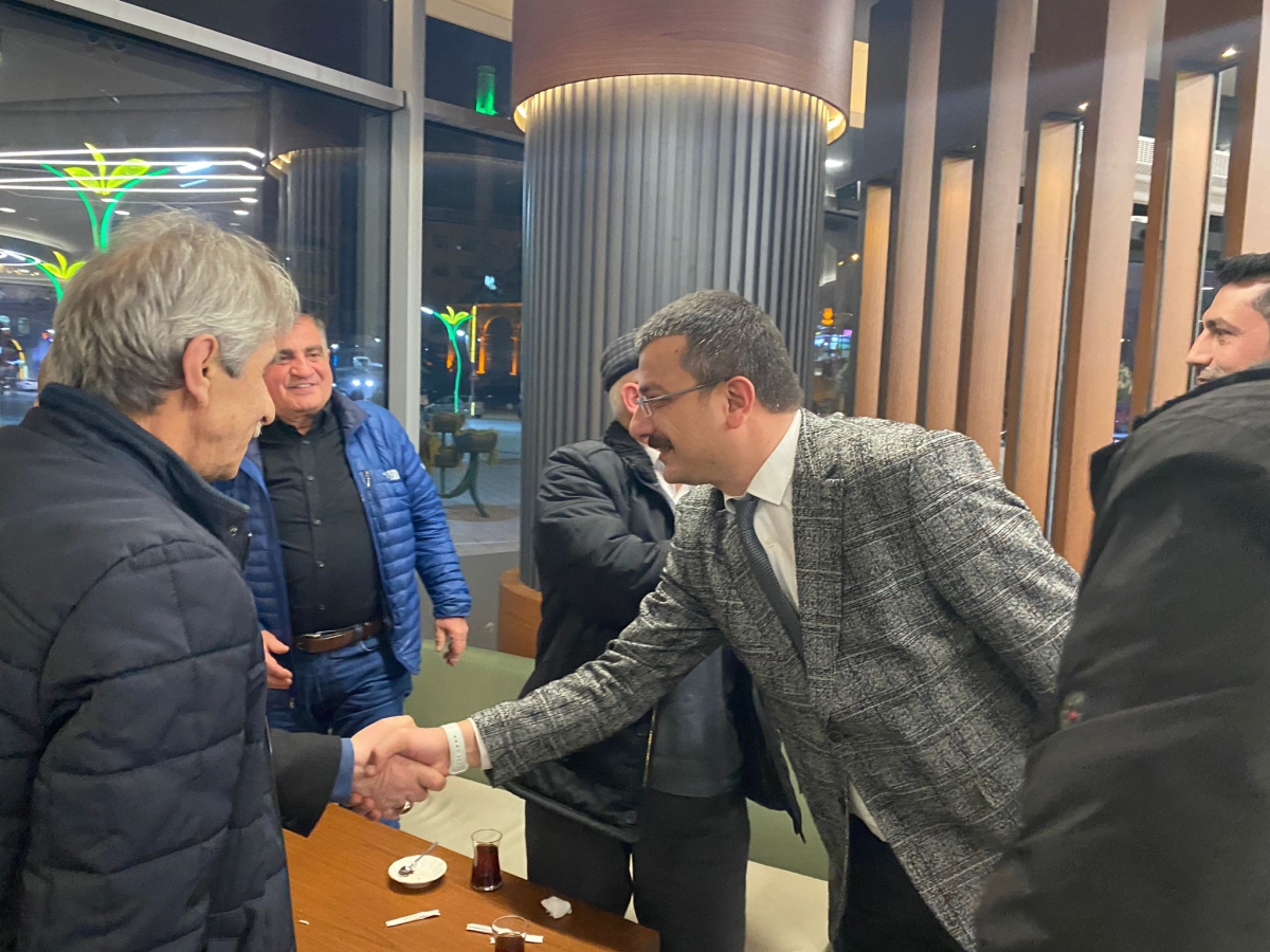 MHP Rize Milletvekilleri sokak sokak geziyor