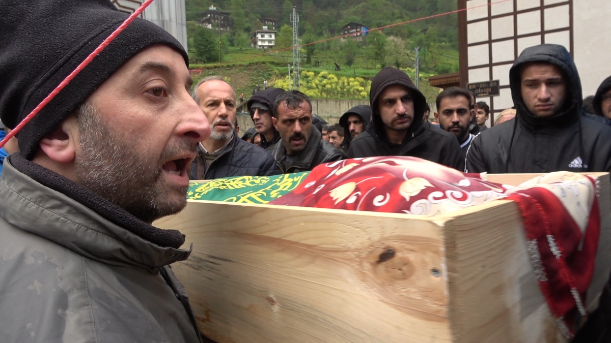 Rize'de feci kazada ölen 5 kişi son yolculuğuna uğurlandı