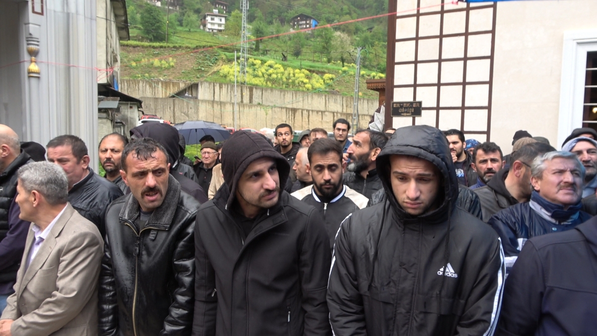 Rize'de feci kazada ölen 5 kişi son yolculuğuna uğurlandı