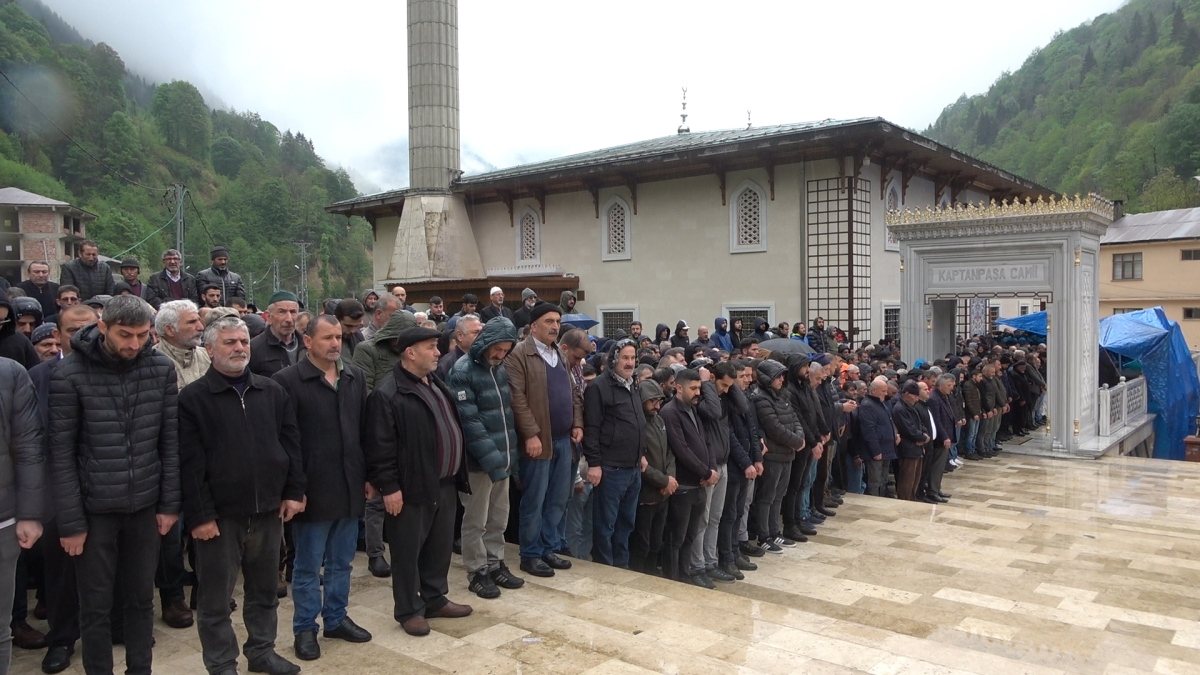 Rize'de feci kazada ölen 5 kişi son yolculuğuna uğurlandı