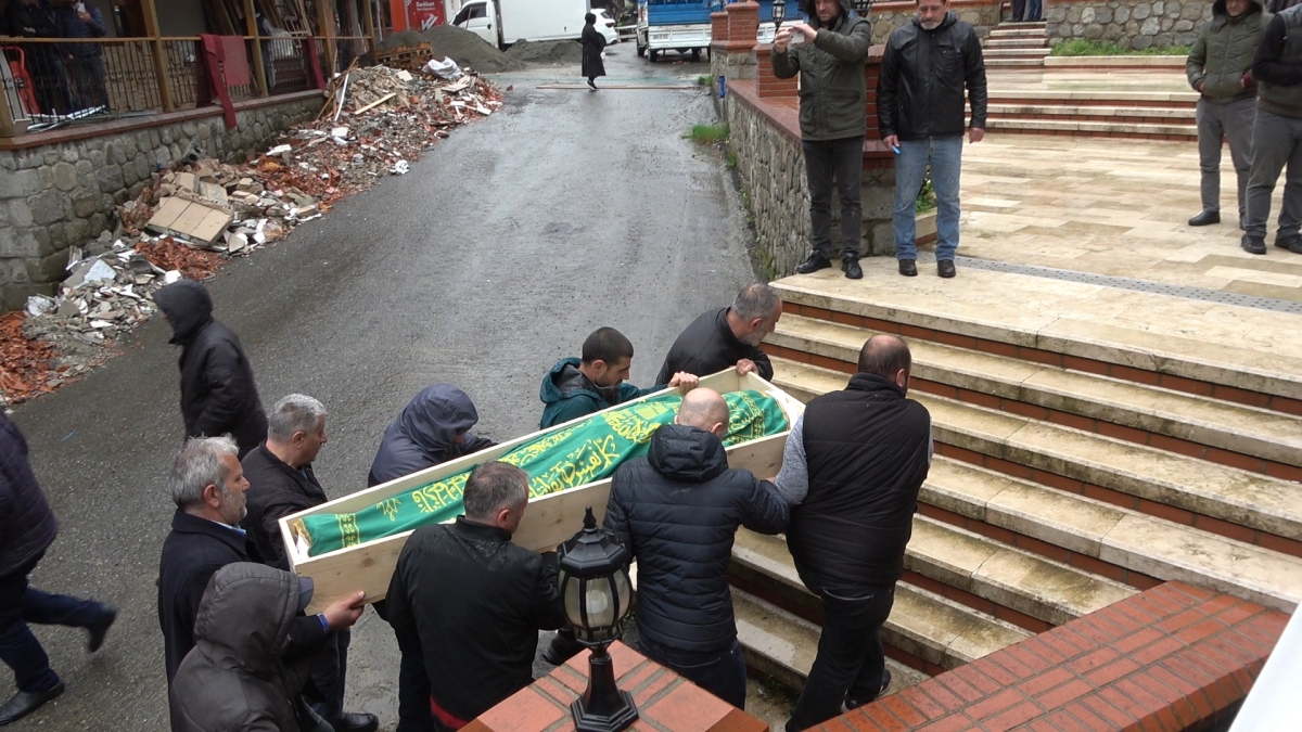 Rize'de feci kazada ölen 5 kişi son yolculuğuna uğurlandı