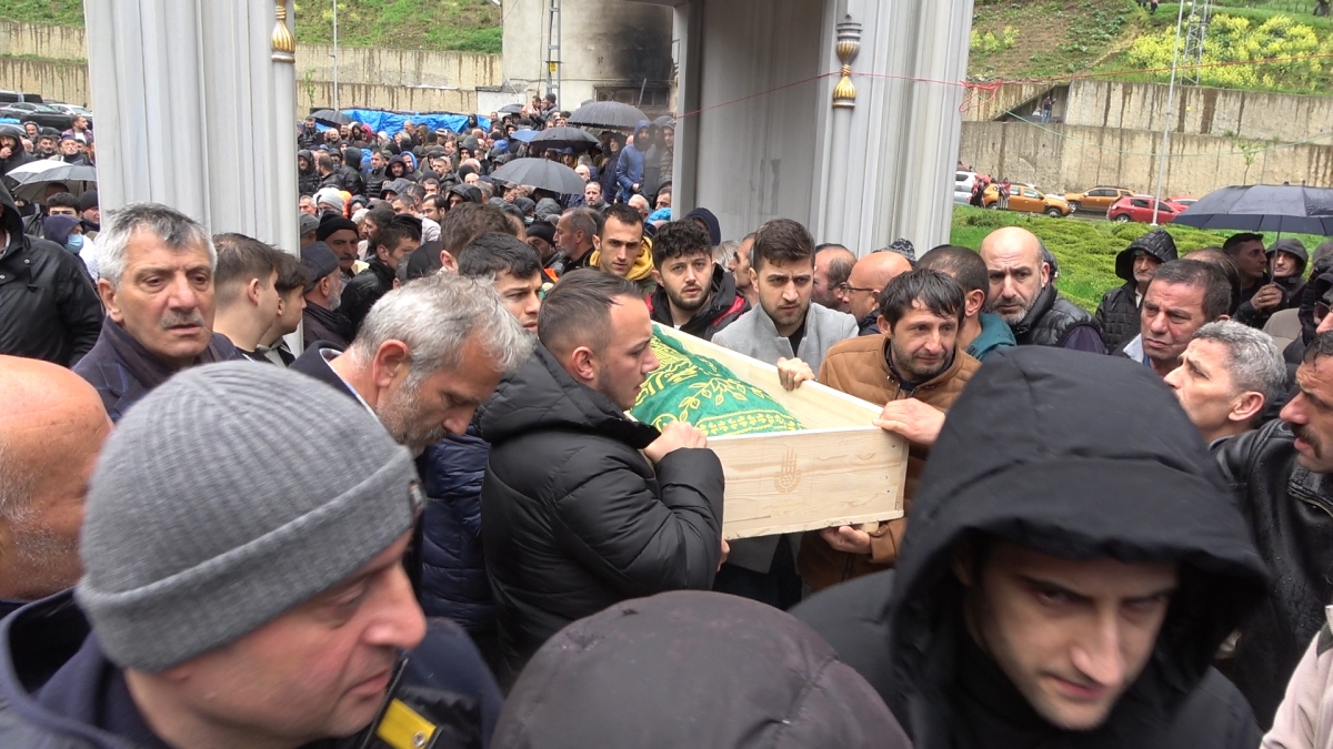 Rize'de feci kazada ölen 5 kişi son yolculuğuna uğurlandı