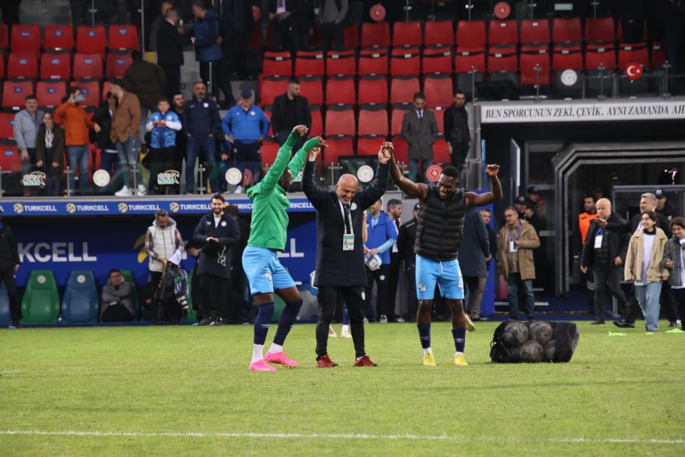 Rizespor-Tuzlaspor maçı fotoğrafları