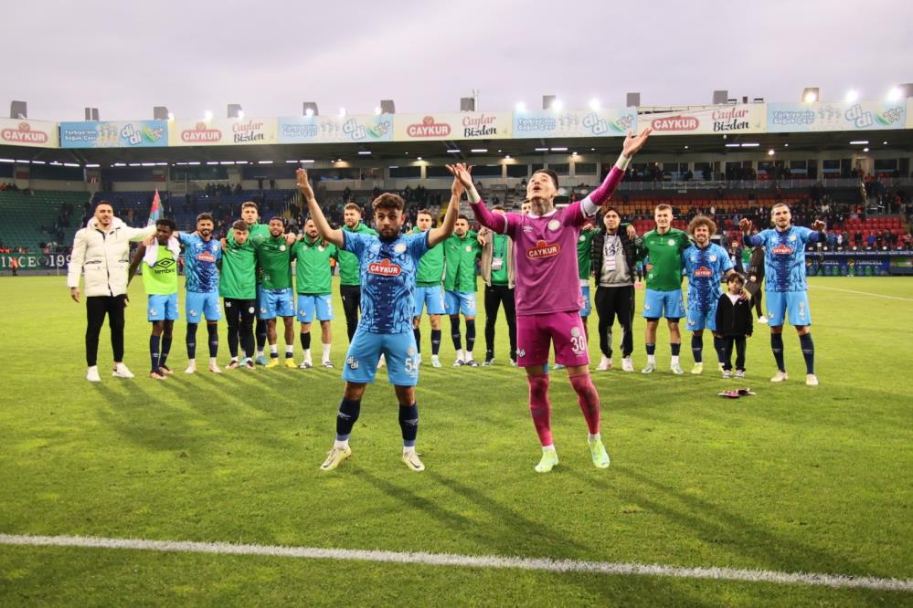 Rizespor-Tuzlaspor maçı fotoğrafları