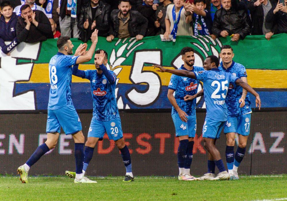 Rizespor-Tuzlaspor maçı fotoğrafları