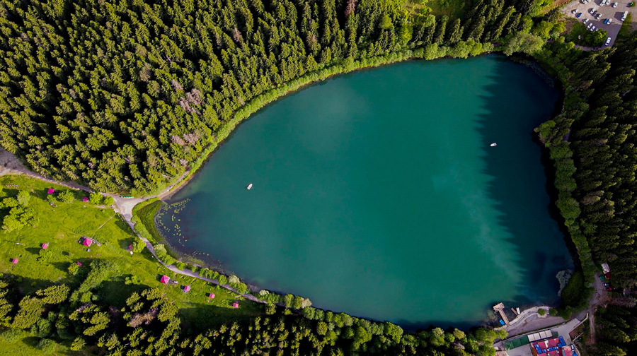 Artvin Şavşat Karagöl muhteşem doğası ile görenleri büyülüyor