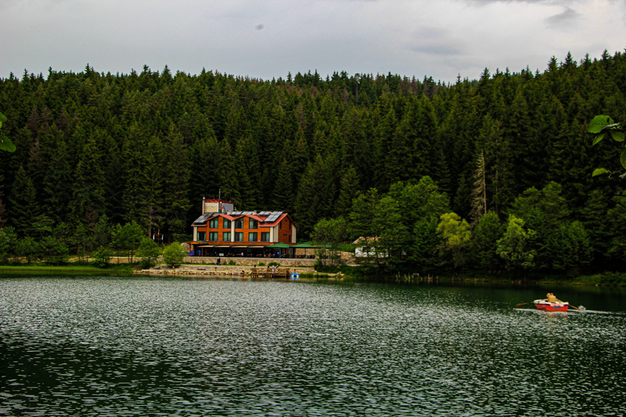 Artvin Şavşat Karagöl muhteşem doğası ile görenleri büyülüyor